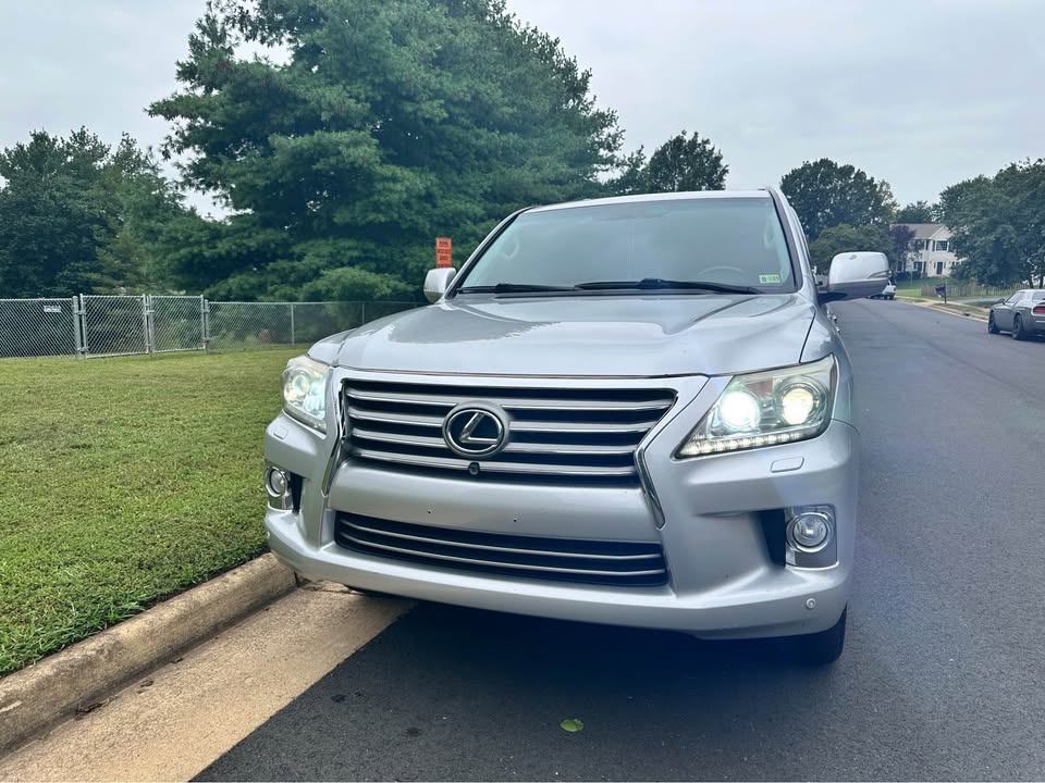 2013 Lexus LX · LX 570 Sport Utility 4D (photo 7) — photo 7