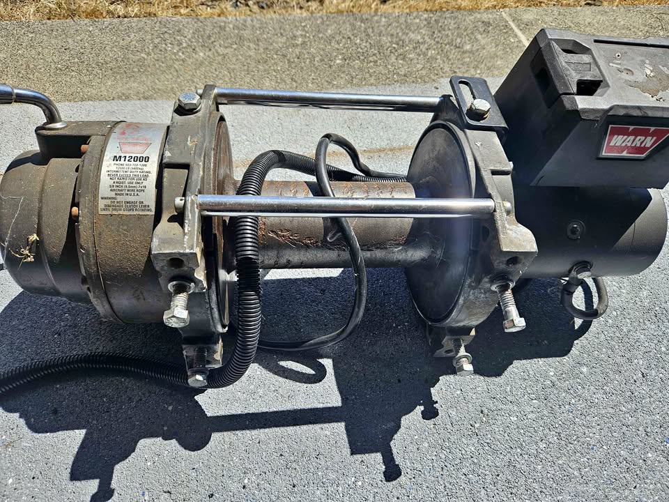 Warn M12000 Winch (photo 1)