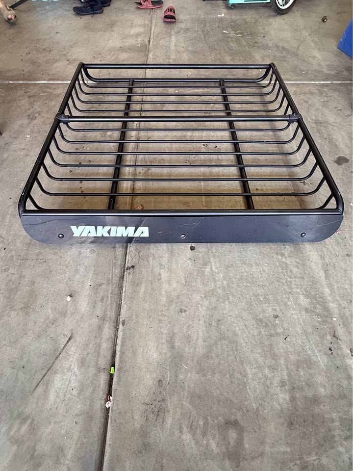 Yakima roof rack in Goodyear, AZ (photo 1)