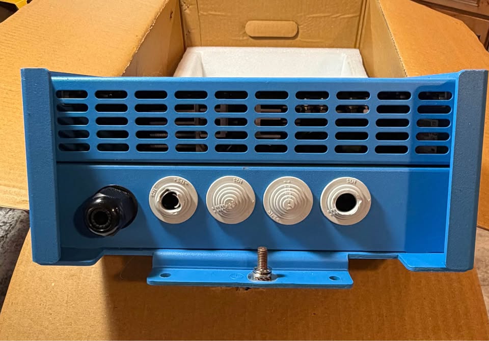 Victron Energy Centaur Battery Charger 12/80 in Tacoma, WA (photo 3) — photo 3