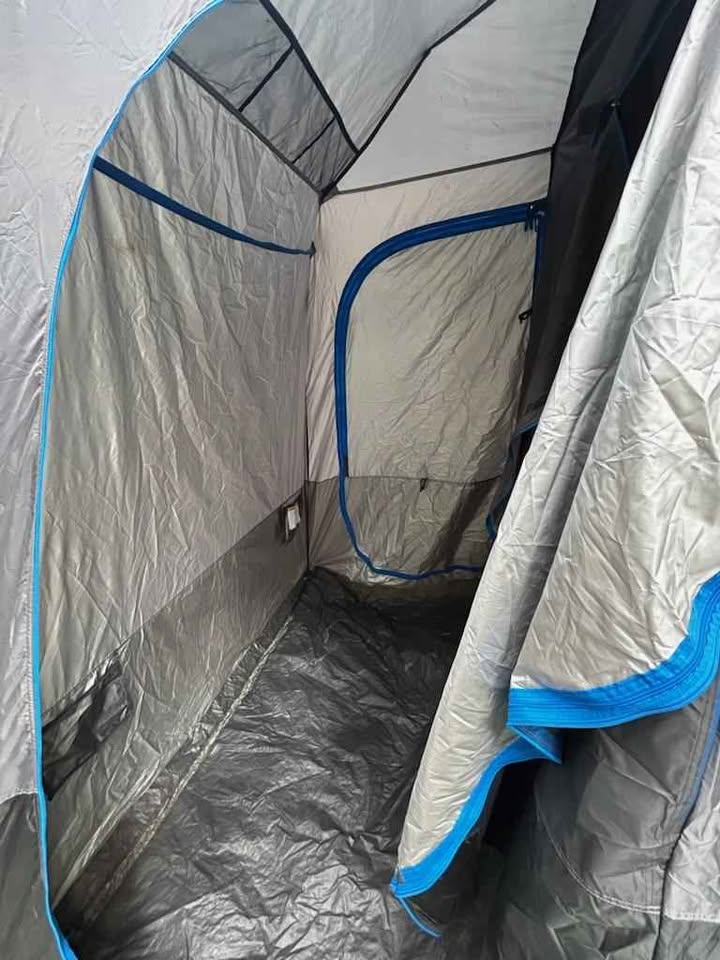 Joolca double shower stall pop-up tent in Auburn, CA (photo 4) — photo 4