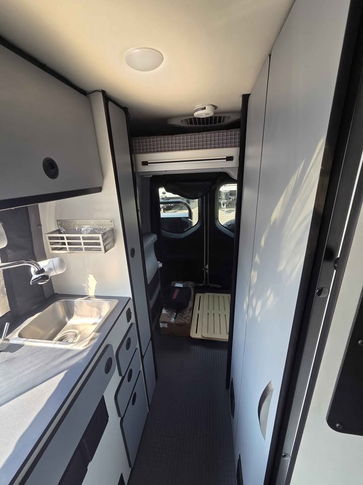2024 Winnebago Revel 4x4 *LOADED* (photo 8) — photo 8