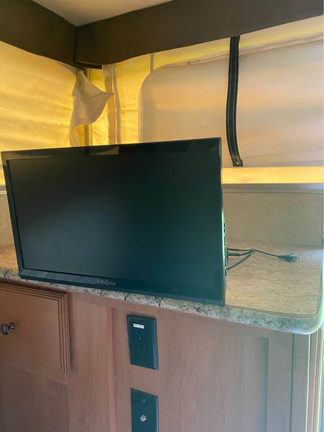 Palomino truck camper in Willamina, OR (photo 4)