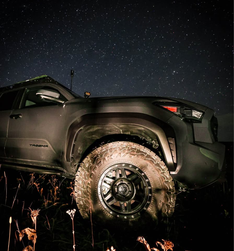 2024 Toyota Tacoma Double Cab · TRD Off-Road Pickup 4D 6 ft (photo 5) — photo 5