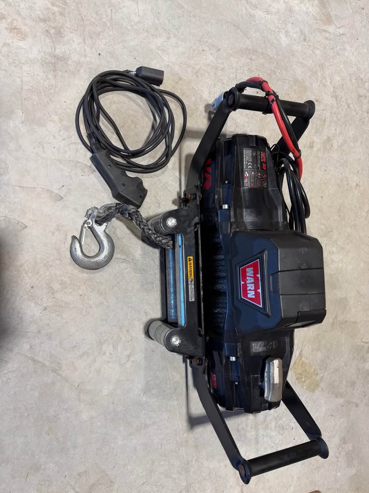 Warn VR10 Evo 10K Winch w/Synthetic Rope in Tumwater, WA (photo 2) — photo 2