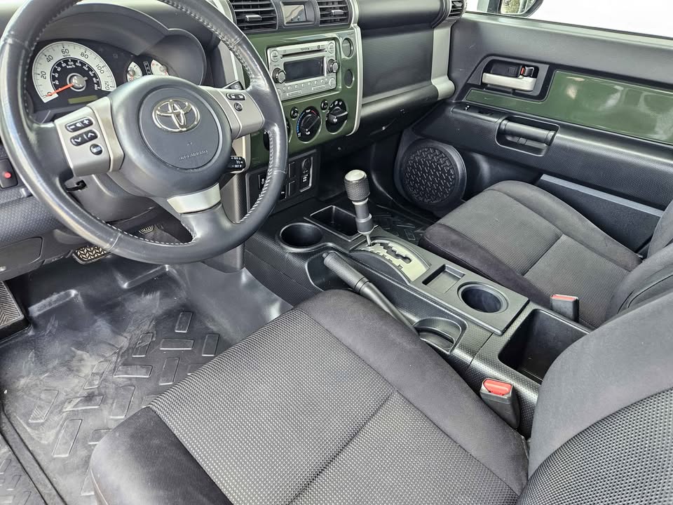 2012 Toyota FJ Cruiser · Sport Utility 2D (photo 8) — photo 8