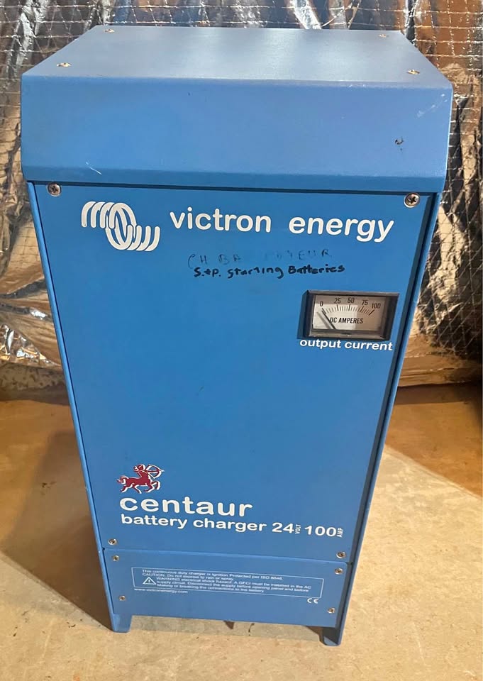 Victron Energy Centaur 24/100 Battery Charger – 24V 100A – For Parts/Repair in Sykesville, MD (photo 1) — photo 1