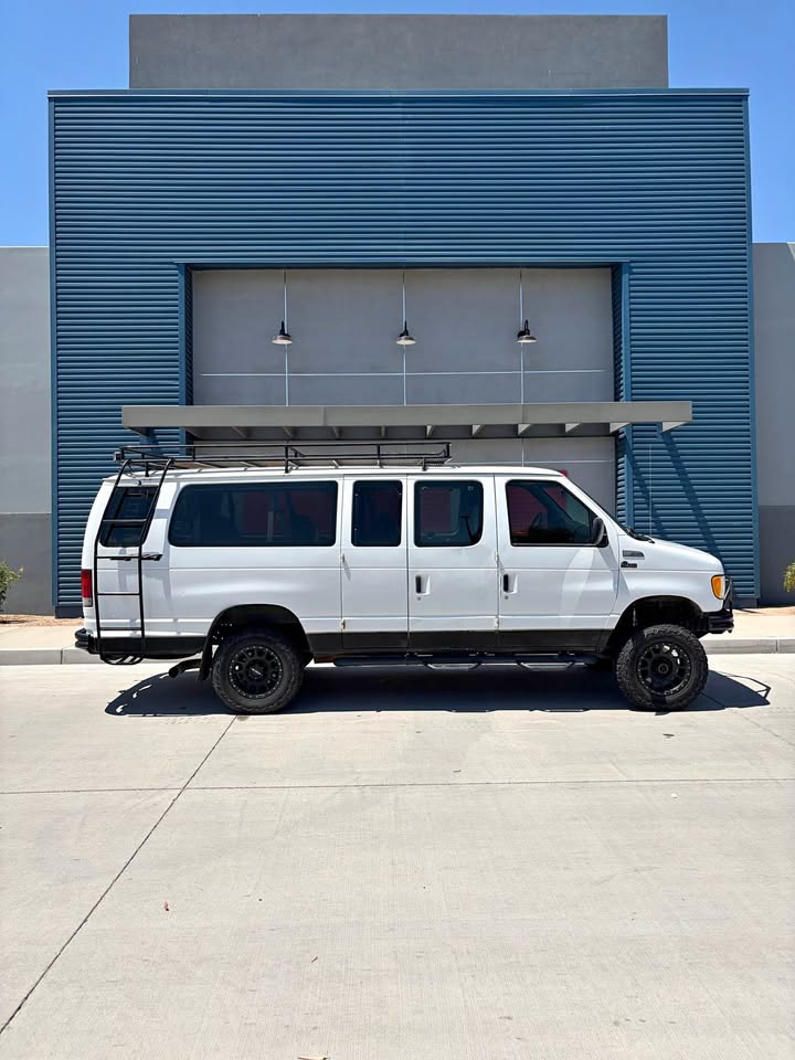 2004 Ford E350 Super Duty Passenger · XLT Extended Wagon 3D in Mesa, AZ (photo 1)