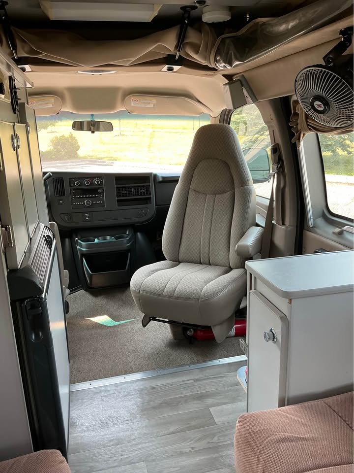 2008 GMC 2500 Regular Cab & Chassis · Sportsmobile pop up campervan in Bozeman, MT (photo 12)