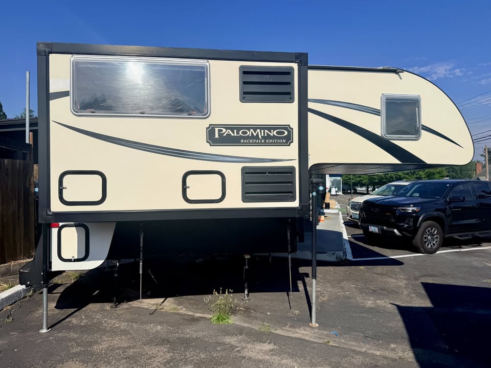 2015 Palomino Backpack Edition HS-2911 Truck Camper in Beaverton, OR (photo 2)