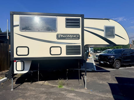 2015 Palomino Backpack Edition HS-2911 Truck Camper in Beaverton, OR (photo 2)