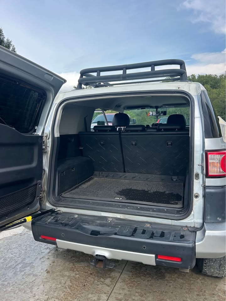 2007 Toyota FJ Cruiser · Black in Burton, OH (photo 12) — photo 12
