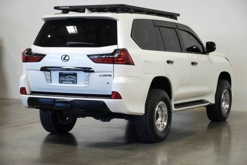 2016 Lexus lx570 4wd loaded dvd's method wheels rhino rack in Portland, OR (photo 10) — photo 10
