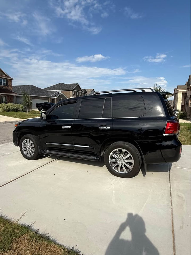 2010 Lexus LX · LX 570 Sport Utility 4D — photo 2