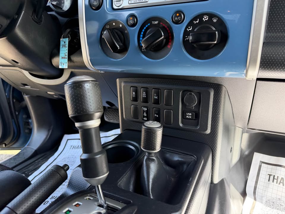 2012 Toyota FJ Cruiser · Sport Utility 2D in Windcrest, TX (photo 10) — photo 10