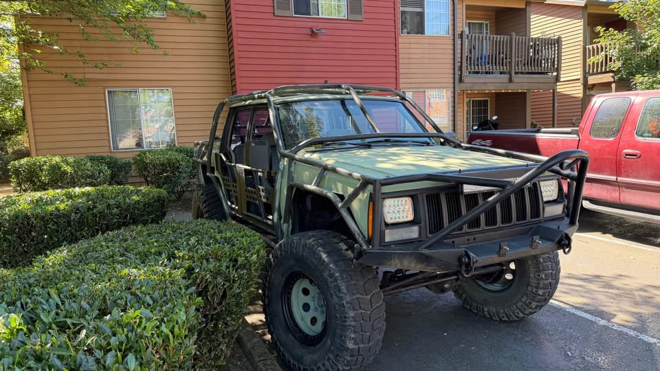 1989 Jeep Cherokee · Sport 4D (photo 2) — photo 2