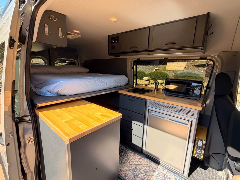 2016 Mercedes-Benz sprinter 4x4 2500 | van specialties | garage kept | 85k miles (photo 12) — photo 12