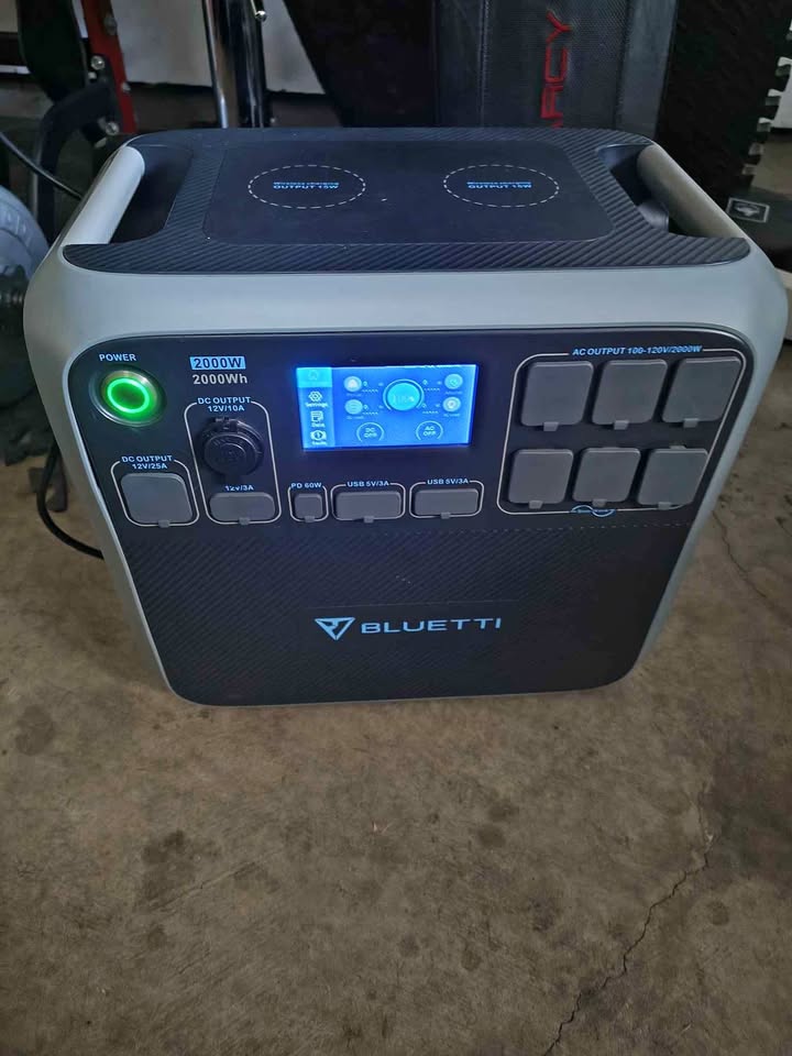 Bluetti AC200P Portable Power Station, featuring a 2,000W AC (photo 1) — photo 1