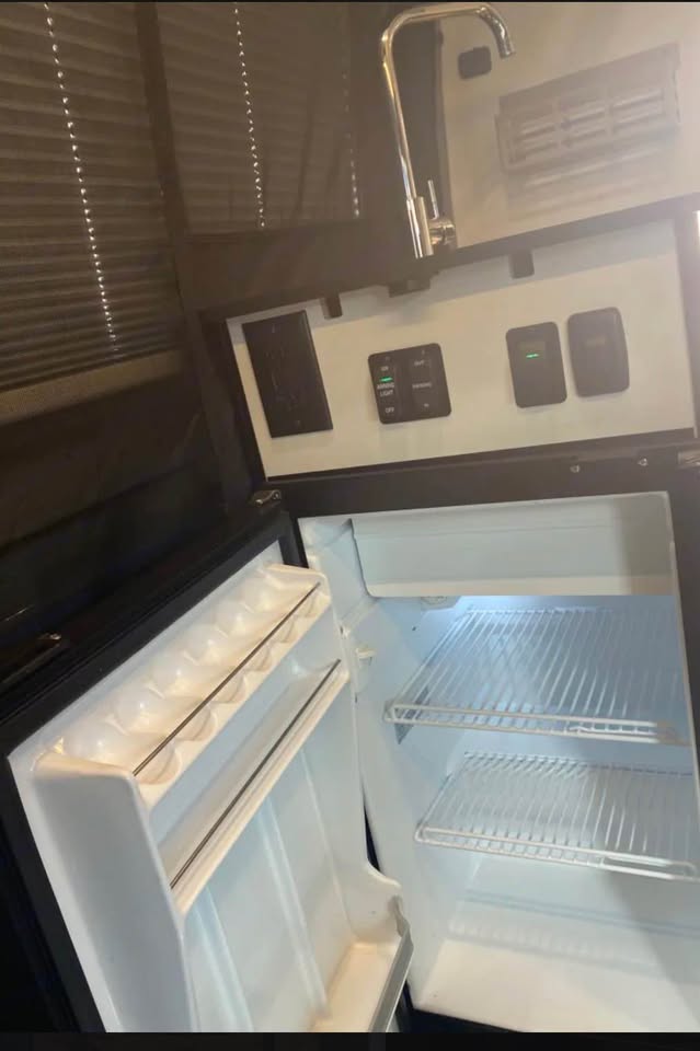2021 Winnebago revel in Austin, TX (photo 12) — photo 12