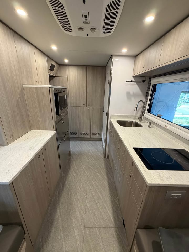 2024 Storyteller Overland GXV NEXT (photo 12) — photo 12