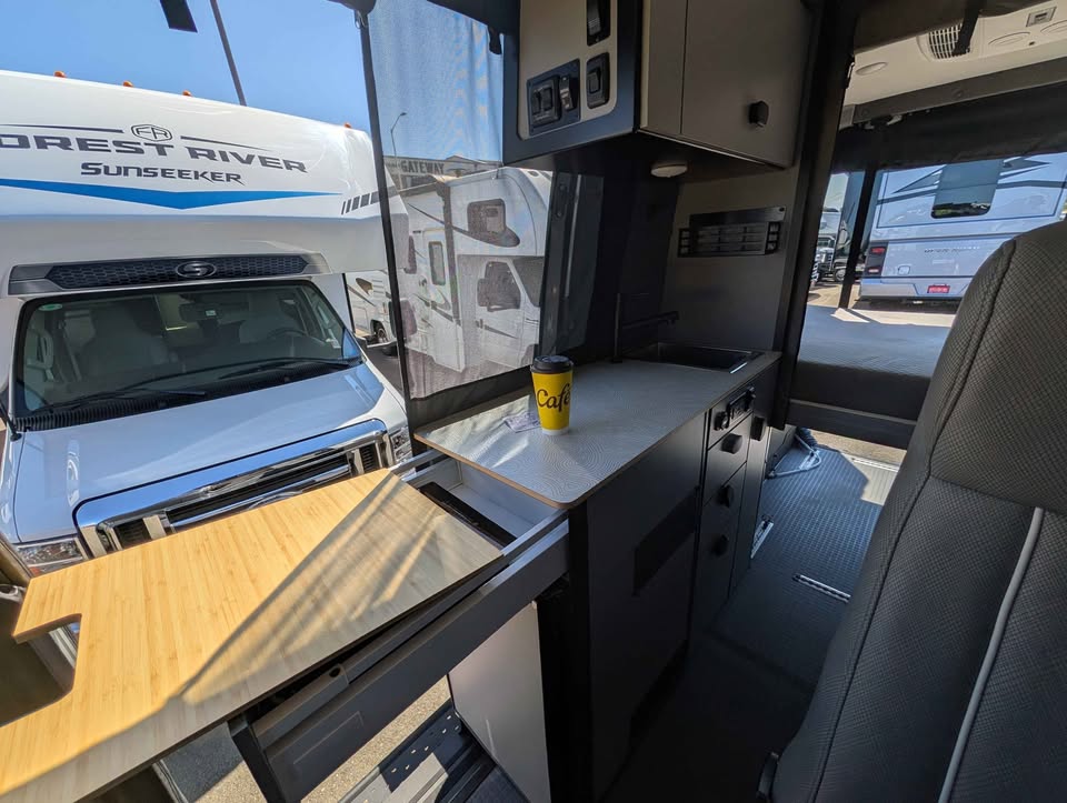 2025 Winnebago Revel Adventure Van 28K in Upgrades extra Lithionics Battery 48V  (photo 7) — photo 7