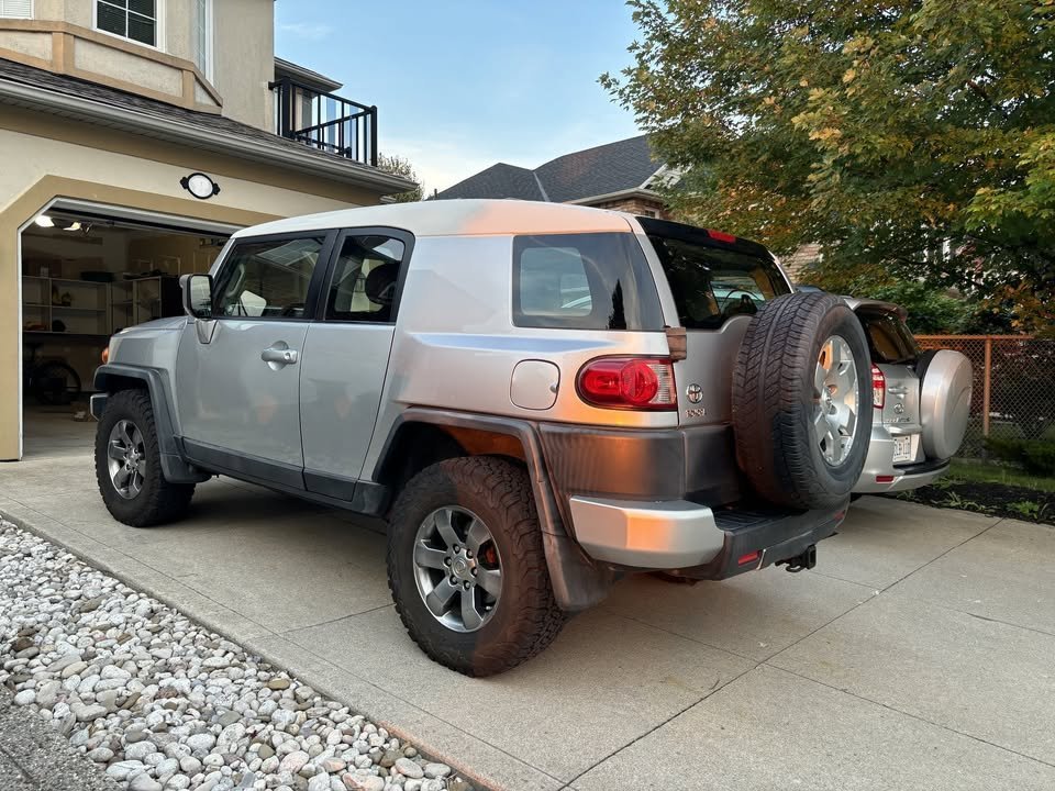 2007 Toyota FJ Cruiser in Hamilton, ON (photo 11)