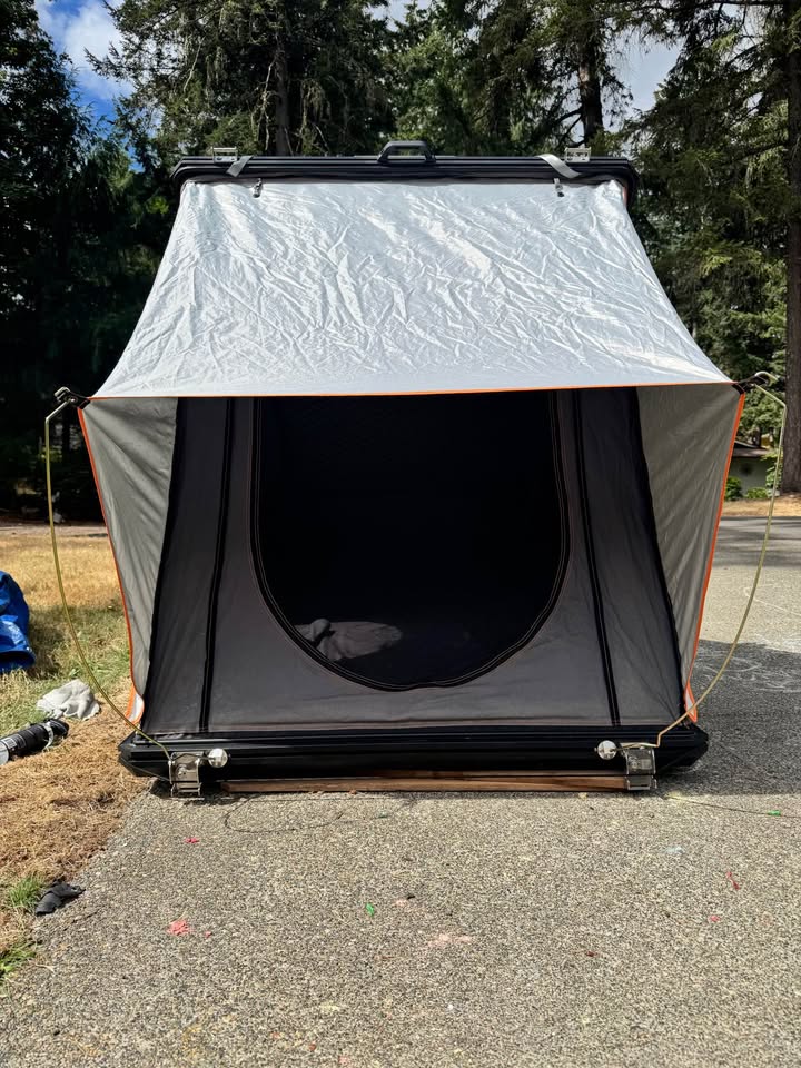 Roofnest Falcon Rooftop Tent in Lacey, WA (photo 2) — photo 2