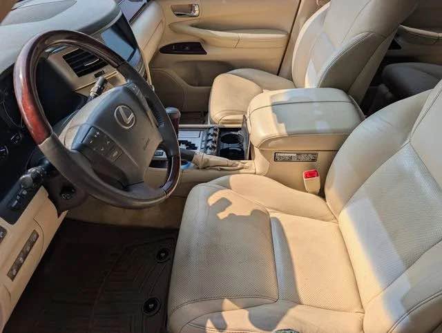 2013 Lexus LX · LX 570 Sport Utility 4D (photo 7) — photo 7