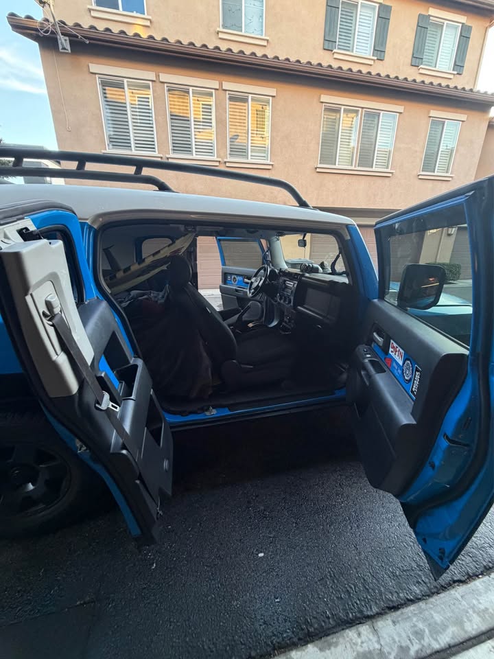 2007 Toyota FJ Cruiser · Sport Utility 2D in Newport Beach, CA (photo 5) — photo 5