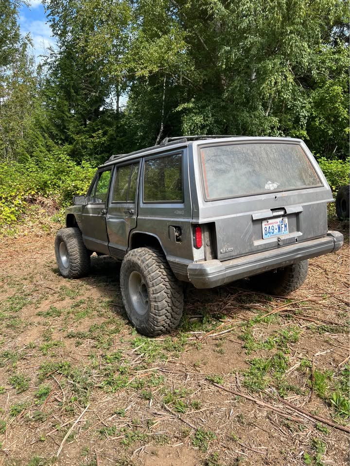 1993 Jeep Cherokee · Sport Utility 4D in Everson, WA (photo 6) — photo 6