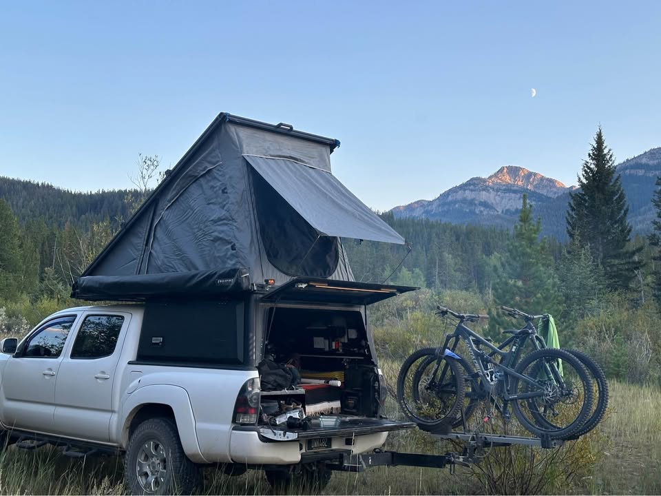Super Pacific X1 Camper for Tacoma, short bed 5ft with Extras in Denver, CO (photo 5)
