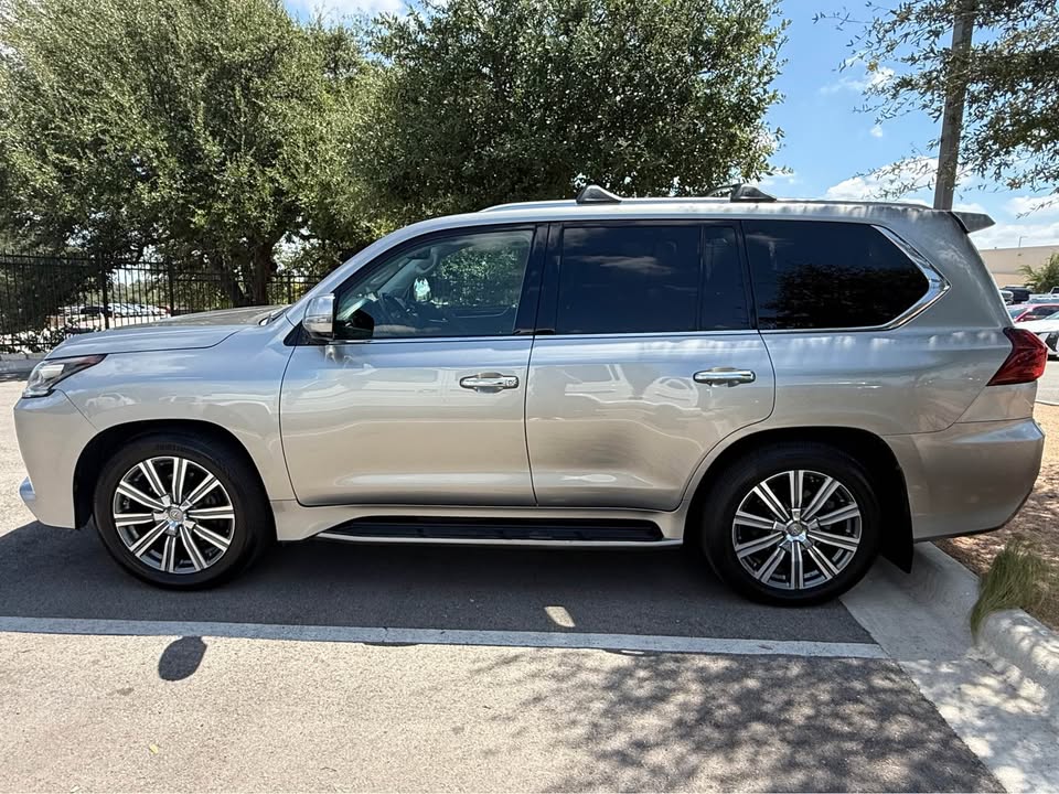 2017 Lexus LX · LX 570 Sport Utility 4D in Dripping Springs, TX (photo 5) — photo 5