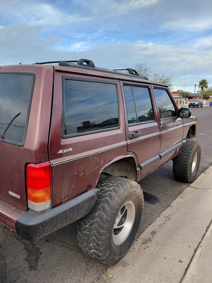 2000 Jeep Cherokee · SE Sport Utility 4D in Phoenix, AZ (photo 3)