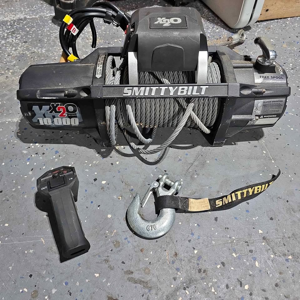 Smittybilt X2O 10,000 lbs Winch $799 brand new (photo 1)