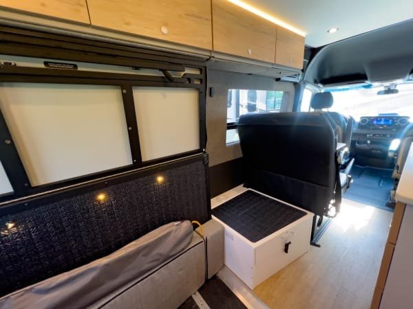 2025 Storyteller Overland DARK MODE OG AWD (photo 11) — photo 11