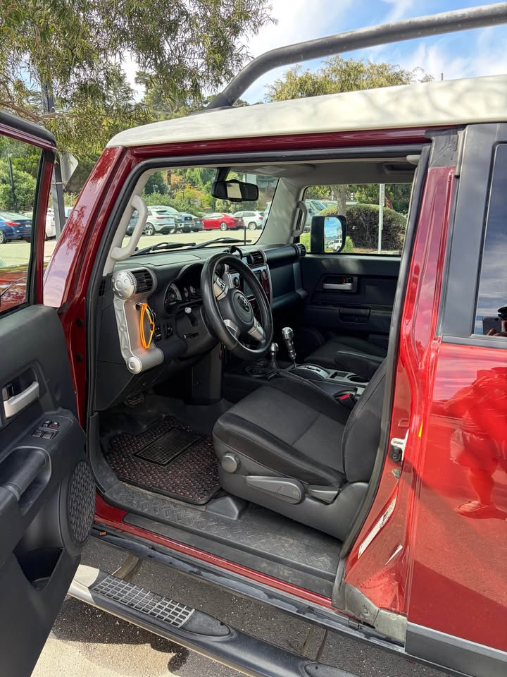 2011 Toyota FJ Cruiser · Sport Utility 2D in Sausalito, CA (photo 7) — photo 7