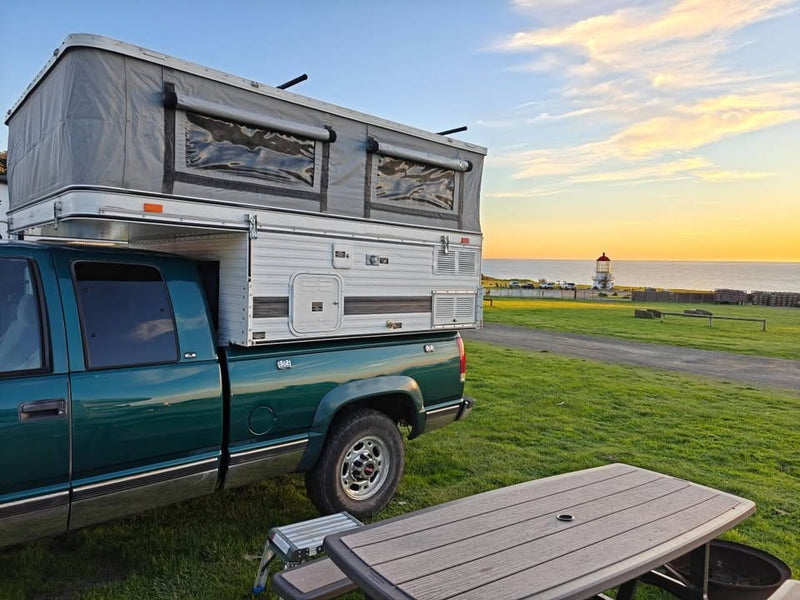 2001 Four Wheel Camper Hawk (photo 2) — photo 2