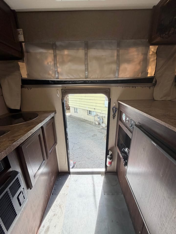 Palomino Backpack Edition Truck Camper 500 SS in Salt Lake City, UT (photo 5) — photo 5