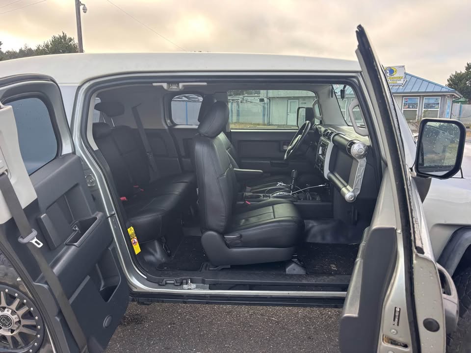 2009 Toyota FJ Cruiser (photo 12) — photo 12
