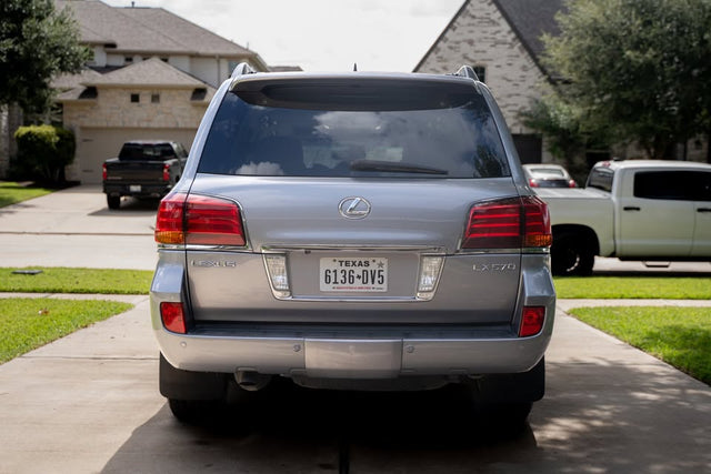 2010 Lexus LX — photo 2