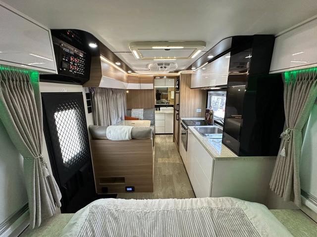 2022 BLACK SERIES CA TRAVEL TRAILER HQ19 OFF-ROAD / GRID MODEL — photo 2