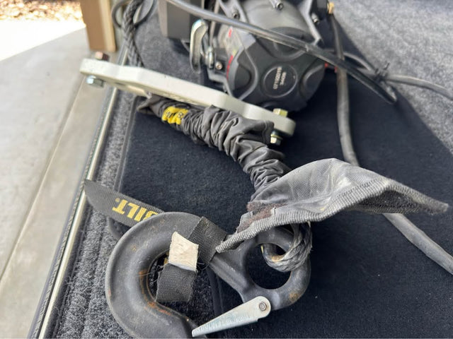 Smittybilt X20 12000 lb with remote — photo 3
