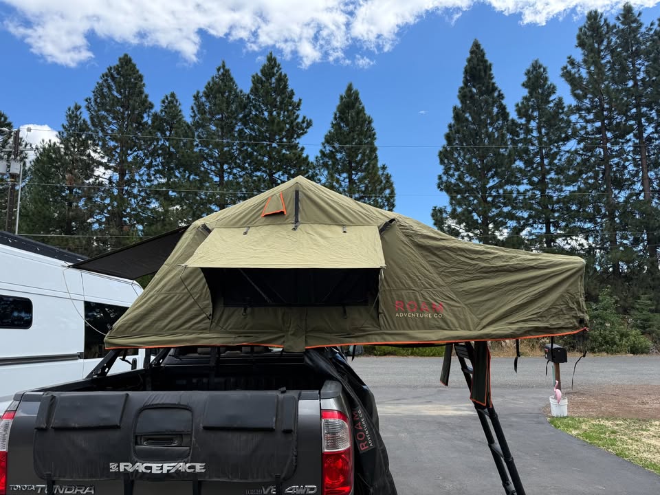 ROAM Vagabond Rooftop Tent with CBI Bed Rack in Mt Shasta, CA (photo 4) — photo 4