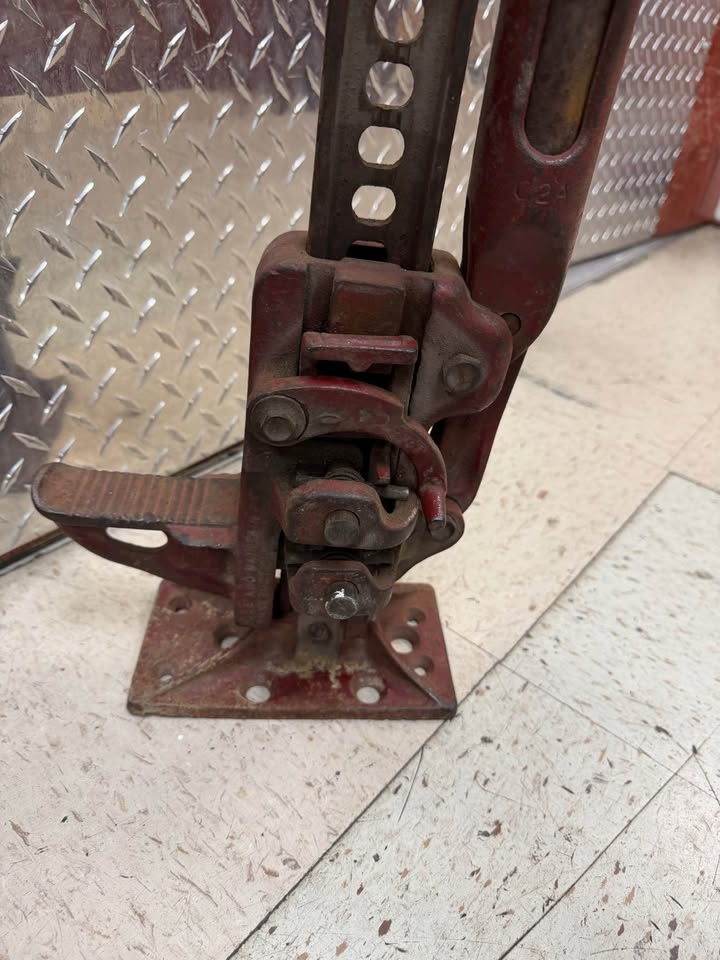 hi-lift jack 48” off road farm jack in Kyle, TX (photo 4) — photo 4