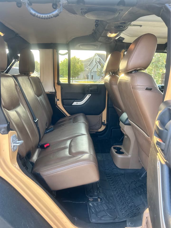 2014 Jeep Wrangler Unlimited · Rubicon (JK) Sport Utility 4D (photo 6) — photo 6