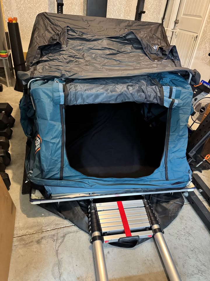 Roof Top Tent (photo 2) — photo 2