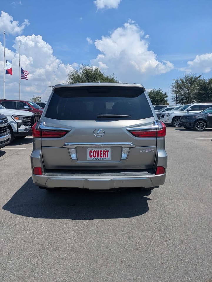 2017 Lexus LX · LX 570 Sport Utility 4D in Austin, TX (photo 4) — photo 4