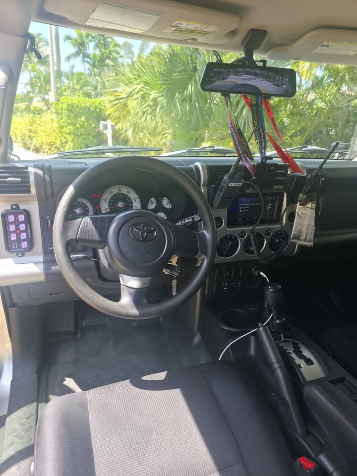 2007 Toyota FJ Cruiser · Sport Utility 2D in Miami Beach, FL (photo 5) — photo 5