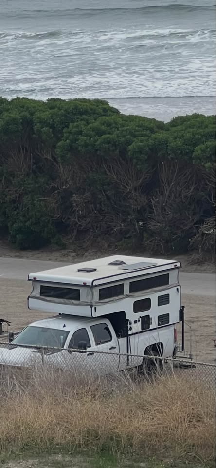 Palomino SS 1200 Truck Camper in Woodland Hills, CA (photo 10)