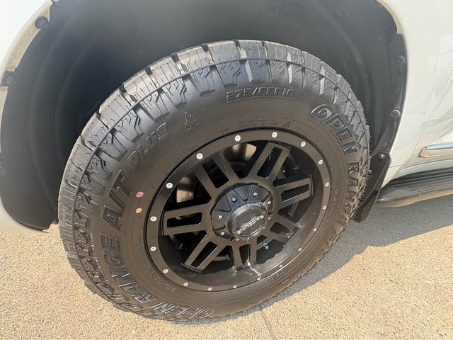 2017 Toyota Land Cruiser — photo 2